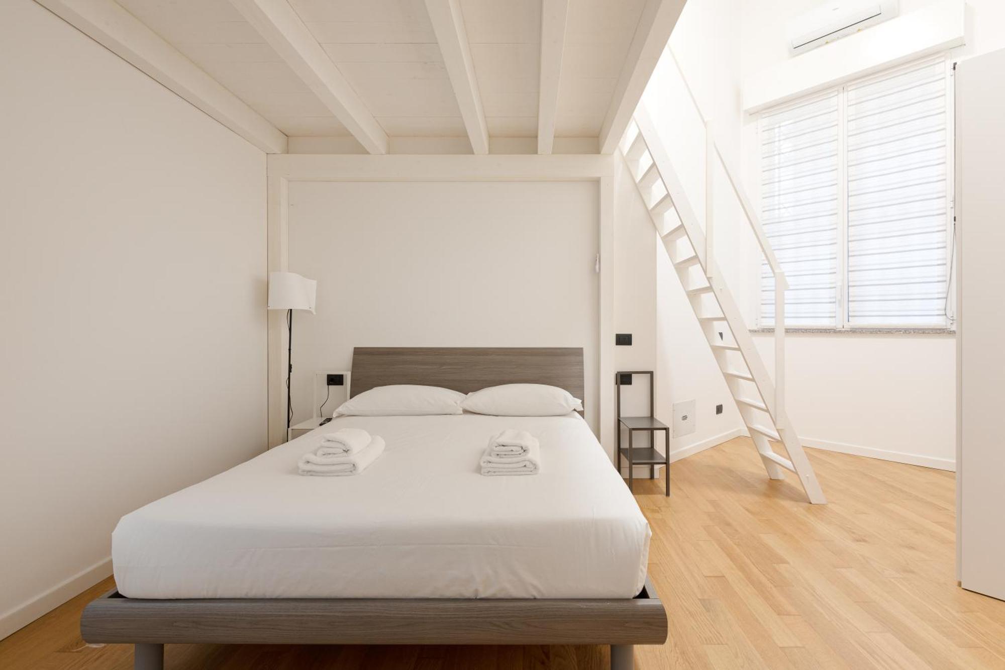 Cozy Corner With Balcony And Private Garage! Apartment Milan Exterior photo