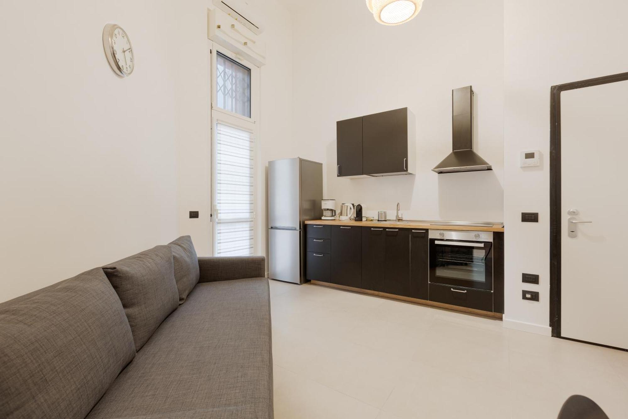 Cozy Corner With Balcony And Private Garage! Apartment Milan Exterior photo