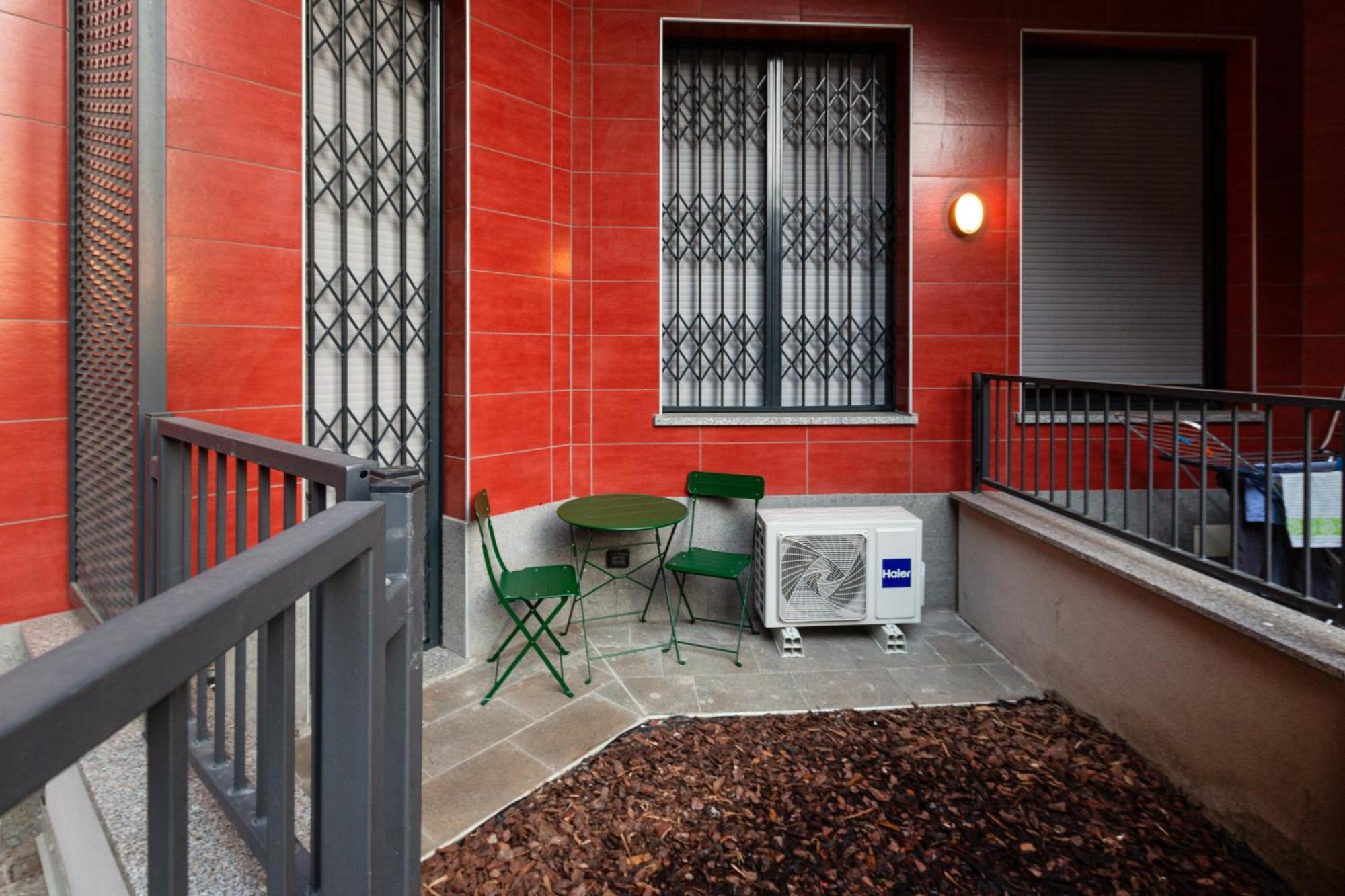 Cozy Corner With Balcony And Private Garage! Apartment Milan Exterior photo