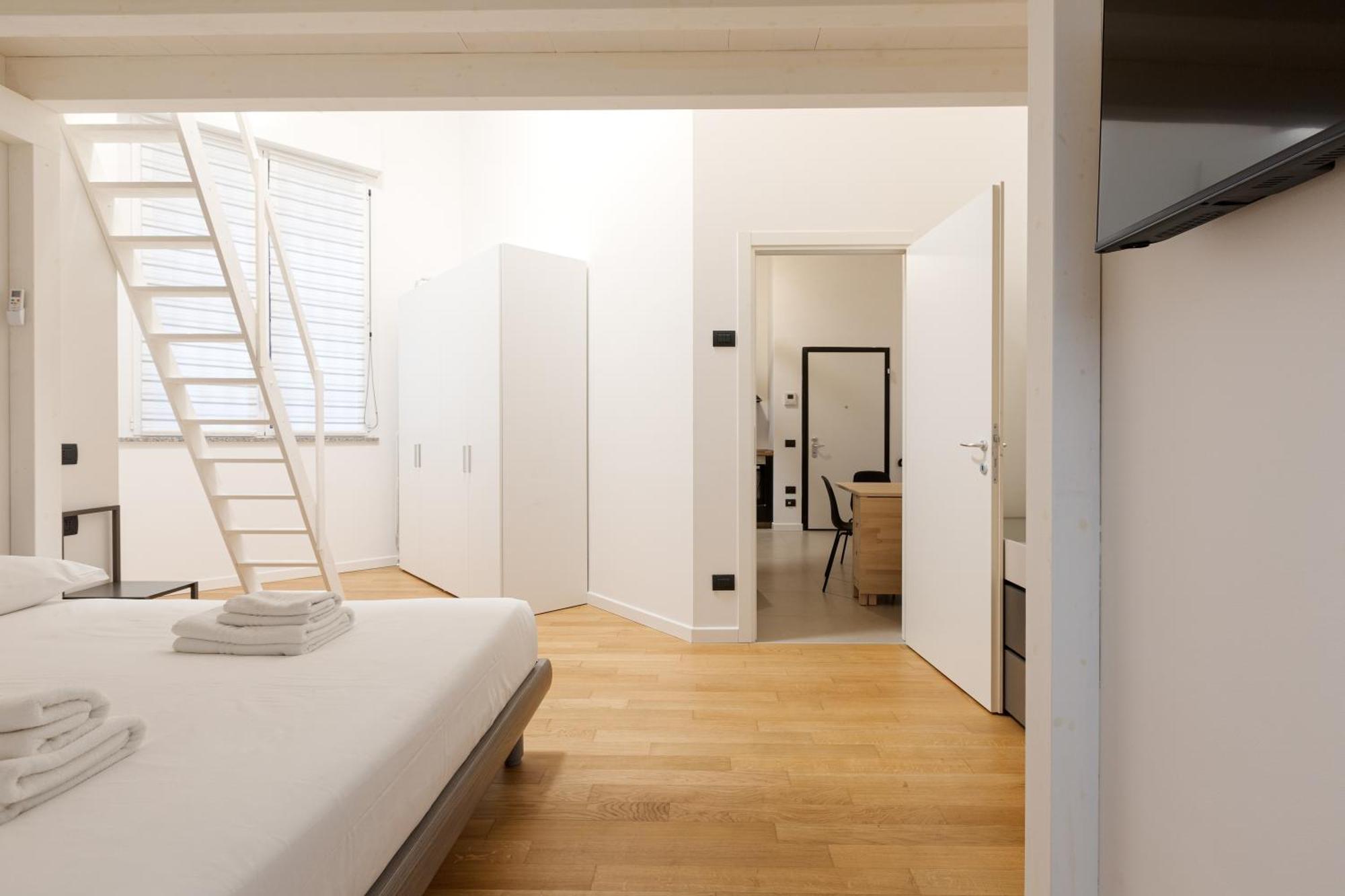 Cozy Corner With Balcony And Private Garage! Apartment Milan Exterior photo
